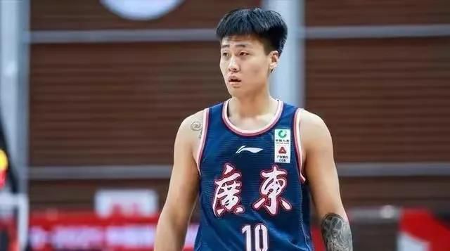 农历二月二？就是自己生日的当天？难道这丫头，是故意选在那一天开演唱会的？这时候，顾秋怡满脸期待的说道：叶辰哥哥，我给你留了最好位置的门票，到时候你可一定要来给我捧场啊。